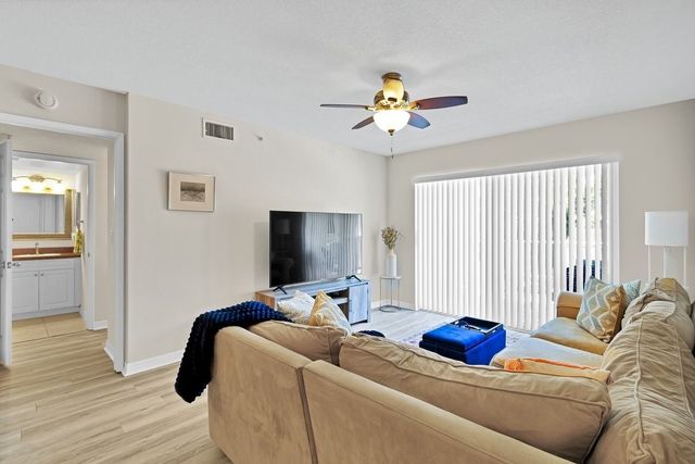 1590 S 42nd Circle 207, Vero Beach, FL 32967