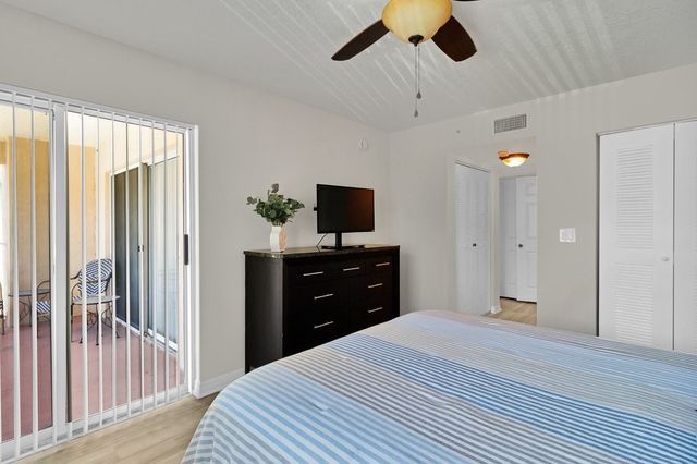 1590 S 42nd Circle 207, Vero Beach, FL 32967