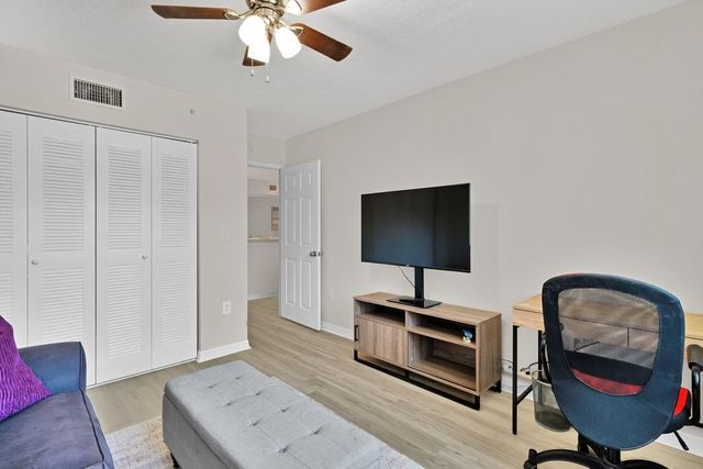1590 S 42nd Circle 207, Vero Beach, FL 32967