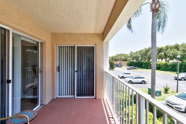 1590 S 42nd Circle 207, Vero Beach, FL 32967
