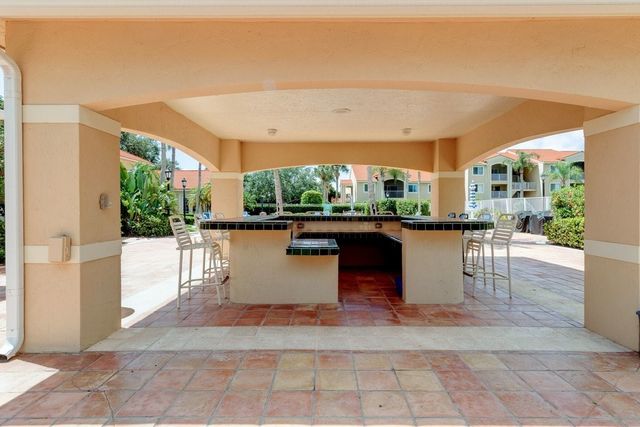 1590 S 42nd Circle 207, Vero Beach, FL 32967