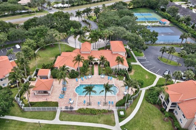 1590 S 42nd Circle 207, Vero Beach, FL 32967