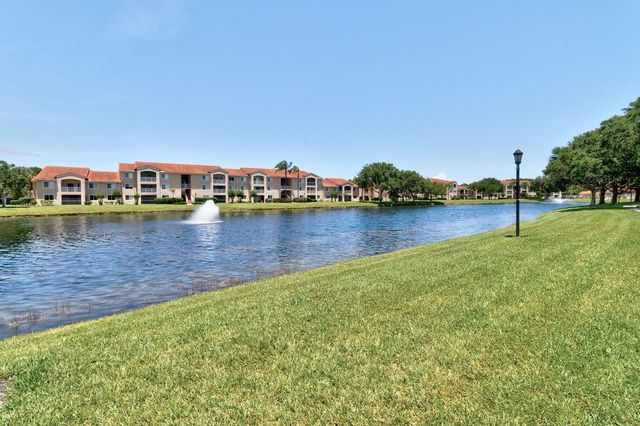 1590 S 42nd Circle 207, Vero Beach, FL 32967