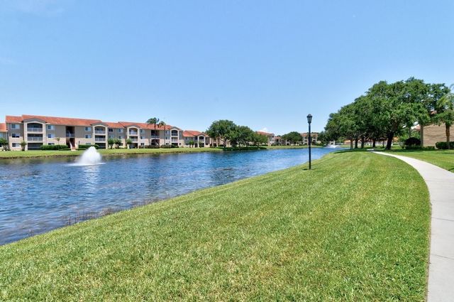 1590 S 42nd Circle 207, Vero Beach, FL 32967