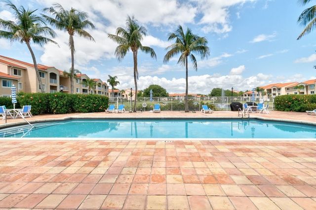 1590 S 42nd Circle 207, Vero Beach, FL 32967