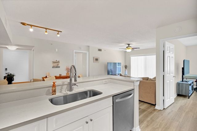 1590 S 42nd Circle 207, Vero Beach, FL 32967