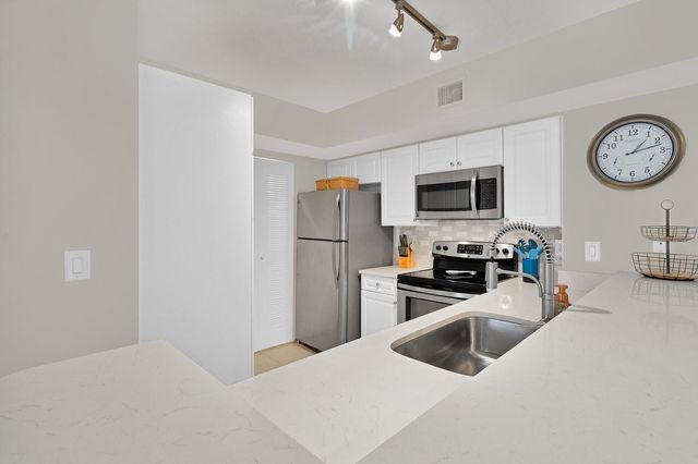 1590 S 42nd Circle 207, Vero Beach, FL 32967