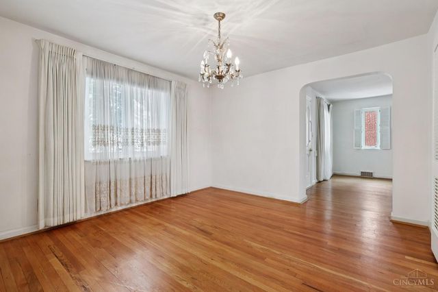 2806 Losantiridge, Columbia Twp, OH 45213