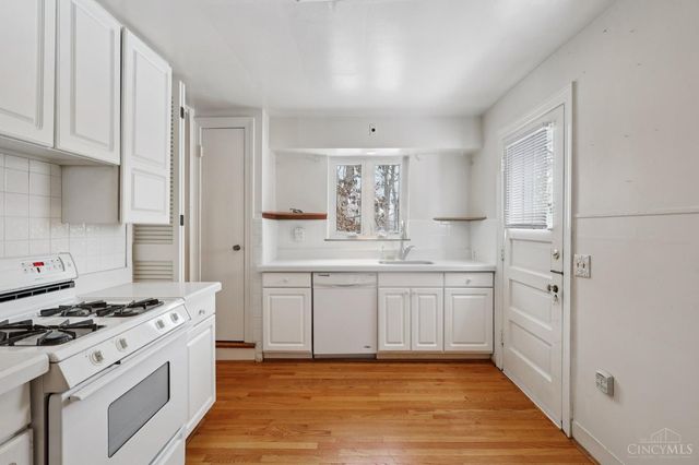 2806 Losantiridge, Columbia Twp, OH 45213