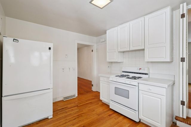 2806 Losantiridge, Columbia Twp, OH 45213