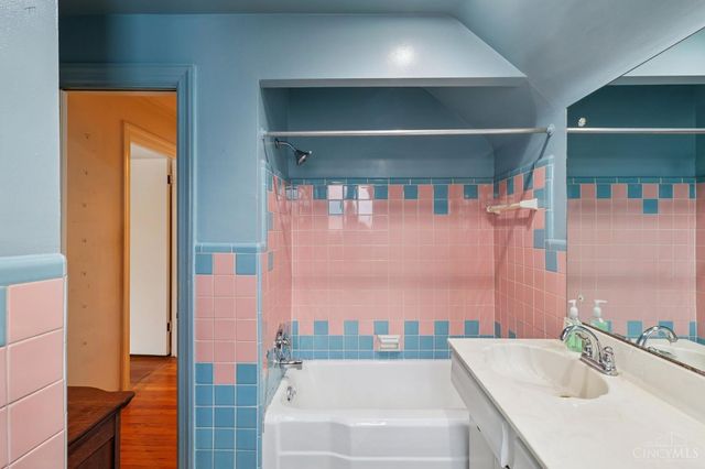 2806 Losantiridge, Columbia Twp, OH 45213