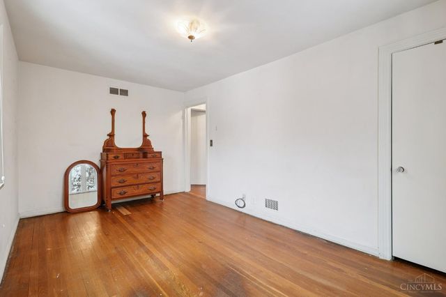 2806 Losantiridge, Columbia Twp, OH 45213