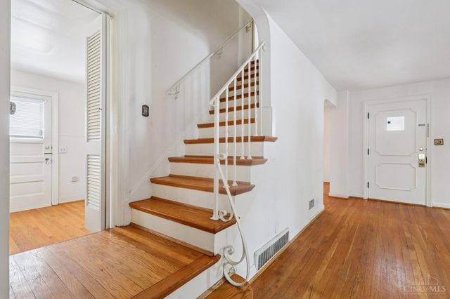 2806 Losantiridge, Columbia Twp, OH 45213