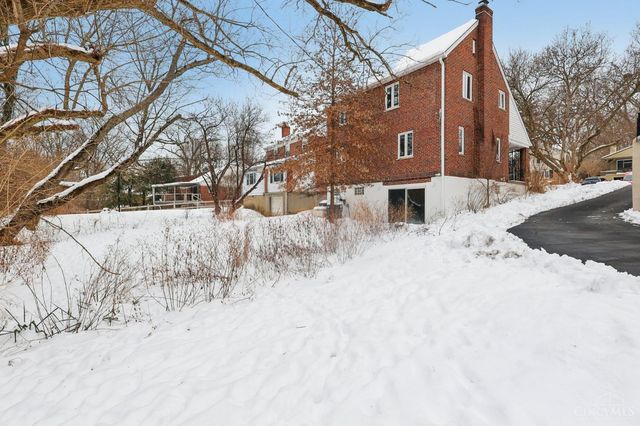 2806 Losantiridge, Columbia Twp, OH 45213