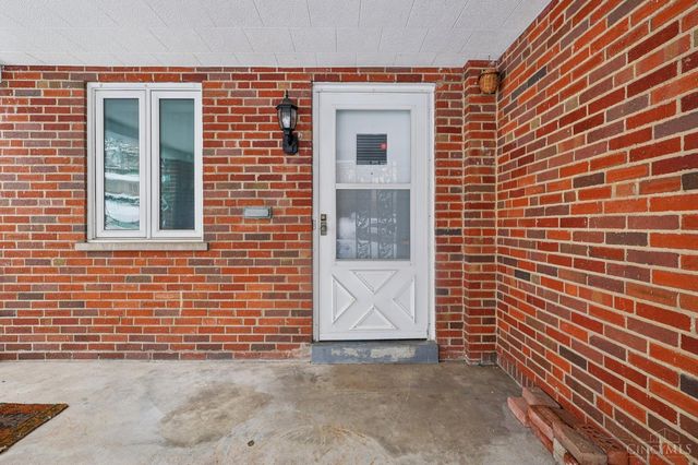 2806 Losantiridge, Columbia Twp, OH 45213