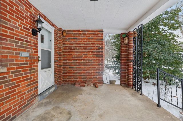 2806 Losantiridge, Columbia Twp, OH 45213