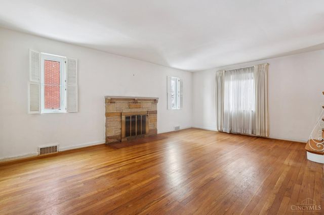 2806 Losantiridge, Columbia Twp, OH 45213