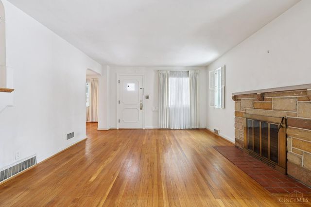 2806 Losantiridge, Columbia Twp, OH 45213