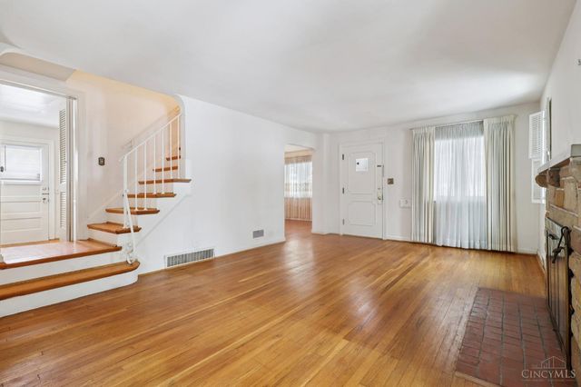 2806 Losantiridge, Columbia Twp, OH 45213