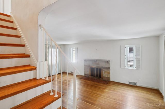 2806 Losantiridge, Columbia Twp, OH 45213