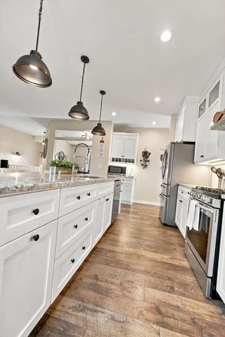 200 Stonefield DRIVE, Johnson Creek, WI 53038