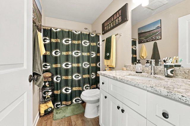 200 Stonefield DRIVE, Johnson Creek, WI 53038