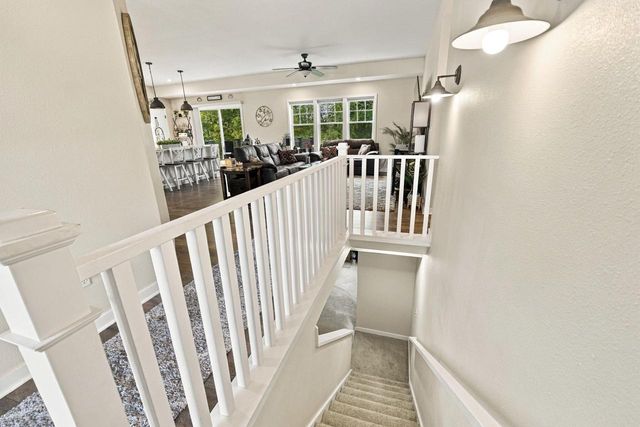 200 Stonefield DRIVE, Johnson Creek, WI 53038