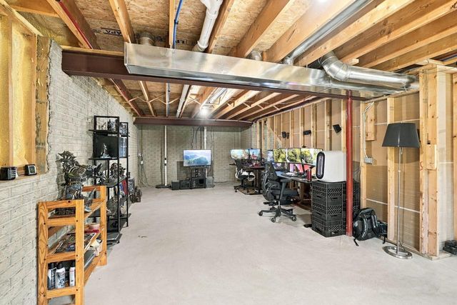 200 Stonefield DRIVE, Johnson Creek, WI 53038