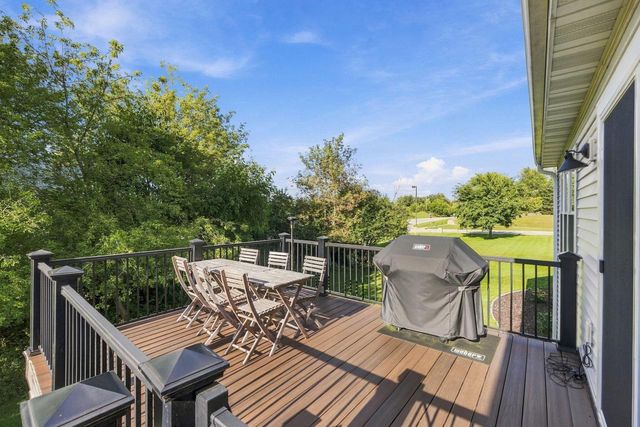 200 Stonefield DRIVE, Johnson Creek, WI 53038
