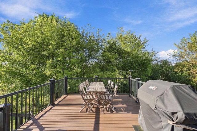 200 Stonefield DRIVE, Johnson Creek, WI 53038