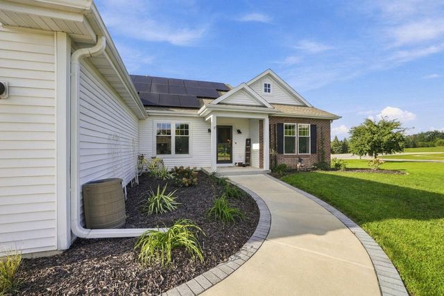 200 Stonefield DRIVE, Johnson Creek, WI 53038