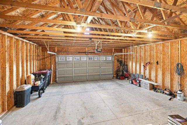 200 Stonefield DRIVE, Johnson Creek, WI 53038