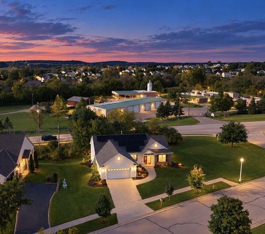 200 Stonefield DRIVE, Johnson Creek, WI 53038