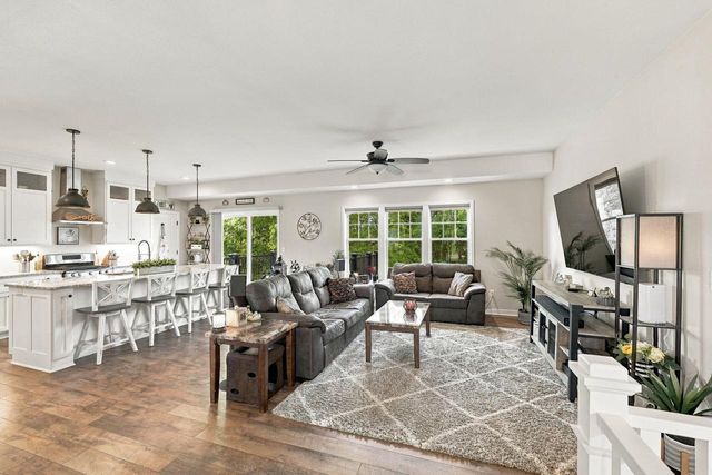 200 Stonefield DRIVE, Johnson Creek, WI 53038