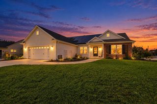 200 Stonefield DRIVE, Johnson Creek, WI 53038