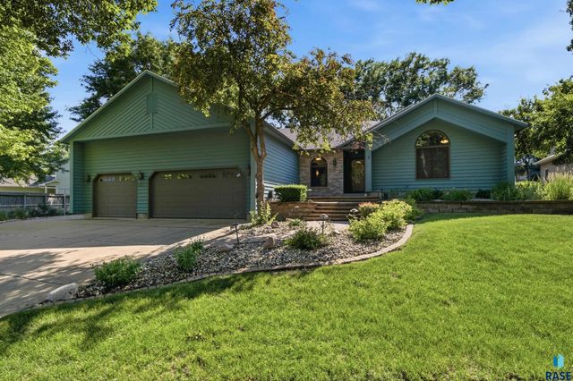 4517 S River Oaks Dr Drive, Sioux Falls, SD 57105