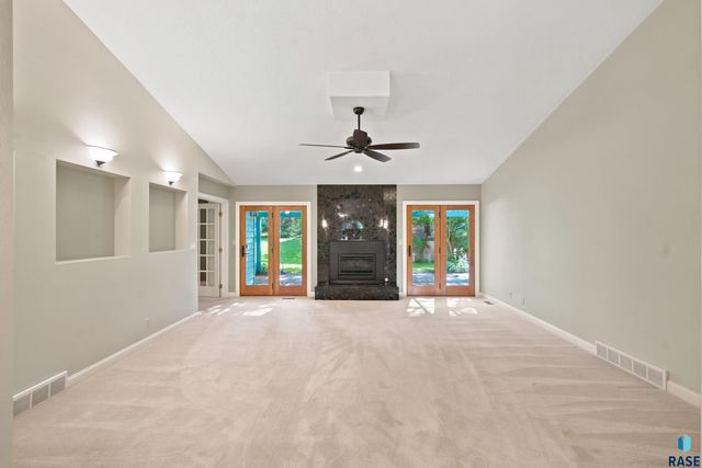 4517 S River Oaks Dr Drive, Sioux Falls, SD 57105