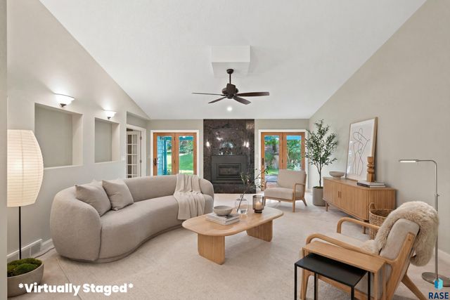 4517 S River Oaks Dr Drive, Sioux Falls, SD 57105