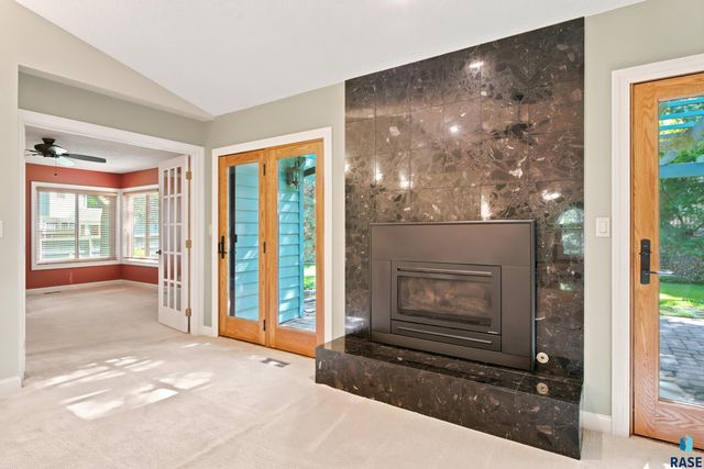 4517 S River Oaks Dr Drive, Sioux Falls, SD 57105