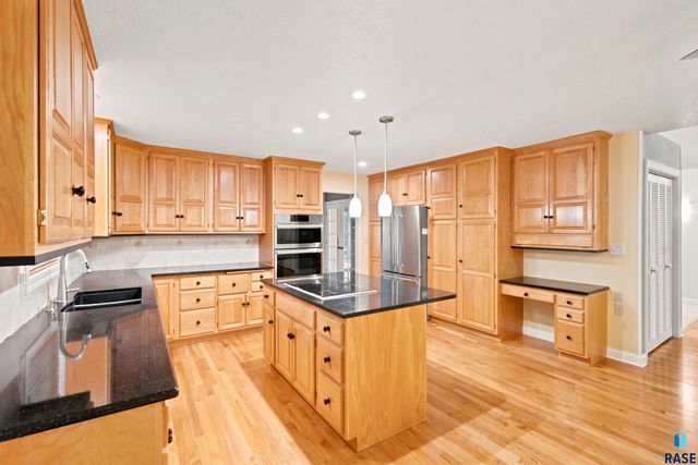 4517 S River Oaks Dr Drive, Sioux Falls, SD 57105