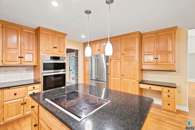 4517 S River Oaks Dr Drive, Sioux Falls, SD 57105