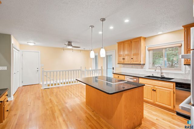 4517 S River Oaks Dr Drive, Sioux Falls, SD 57105