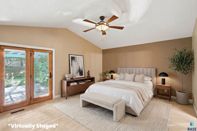 4517 S River Oaks Dr Drive, Sioux Falls, SD 57105