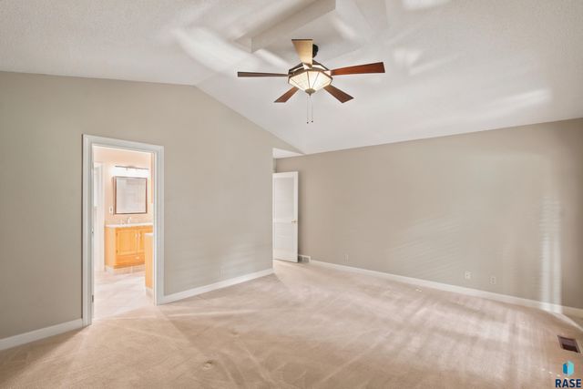 4517 S River Oaks Dr Drive, Sioux Falls, SD 57105