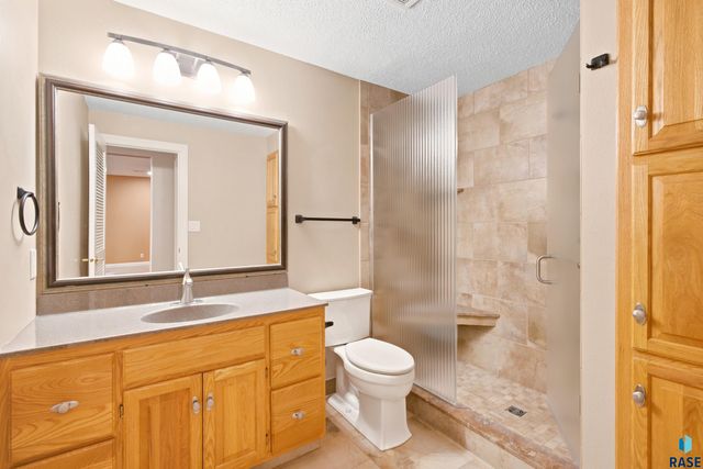 4517 S River Oaks Dr Drive, Sioux Falls, SD 57105