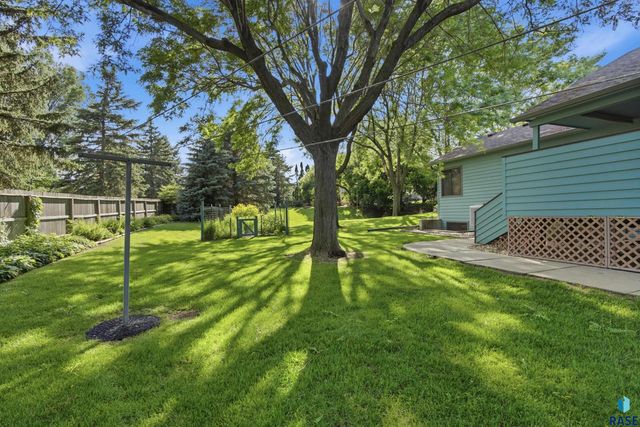 4517 S River Oaks Dr Drive, Sioux Falls, SD 57105