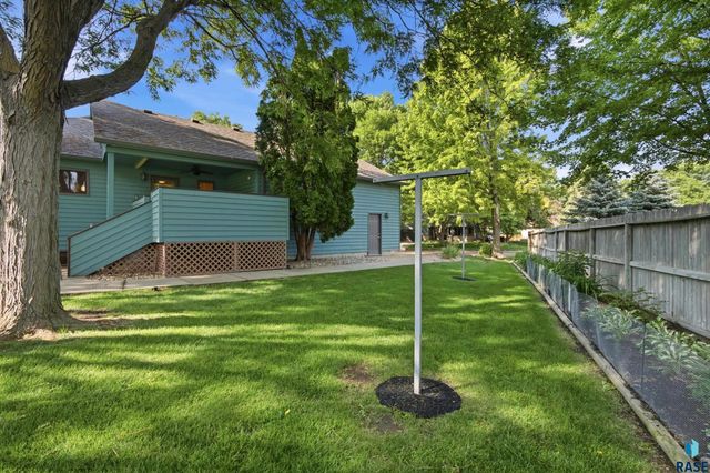 4517 S River Oaks Dr Drive, Sioux Falls, SD 57105