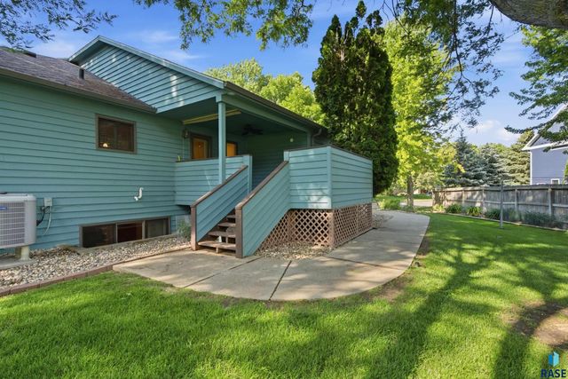 4517 S River Oaks Dr Drive, Sioux Falls, SD 57105