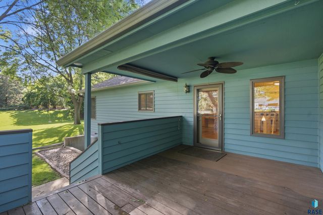 4517 S River Oaks Dr Drive, Sioux Falls, SD 57105
