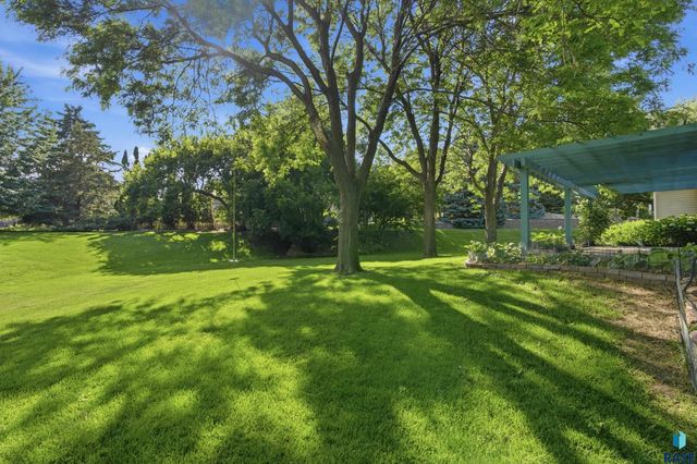 4517 S River Oaks Dr Drive, Sioux Falls, SD 57105